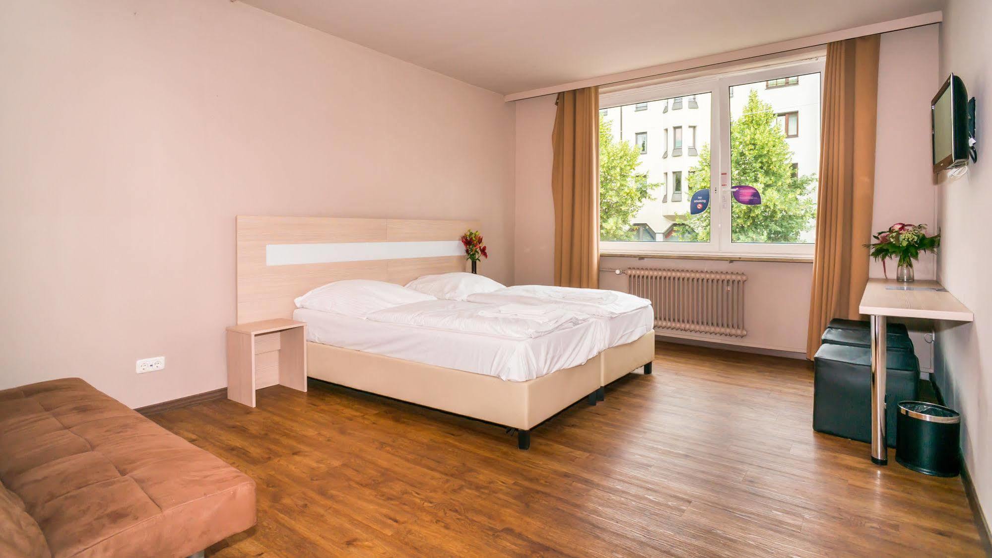 Smart Stay - Hostel Munich City Eksteriør billede
